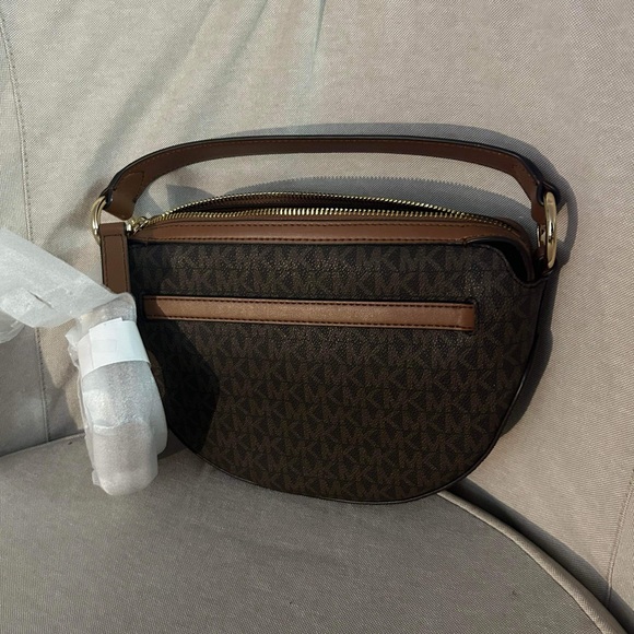 MICHAEL KORS Emilia Half moon crossbody bag - Picture 2 of 2